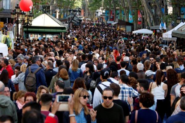 La Rambla de Barcelona plena de gent diumenge passat / Foto: ACN