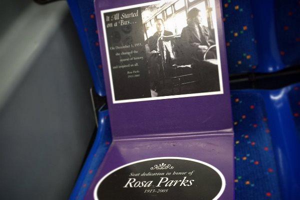 El primer seient dels autobusos GRTC, reservat en homenatge a Rosa Parks / Imatge:  web Metro