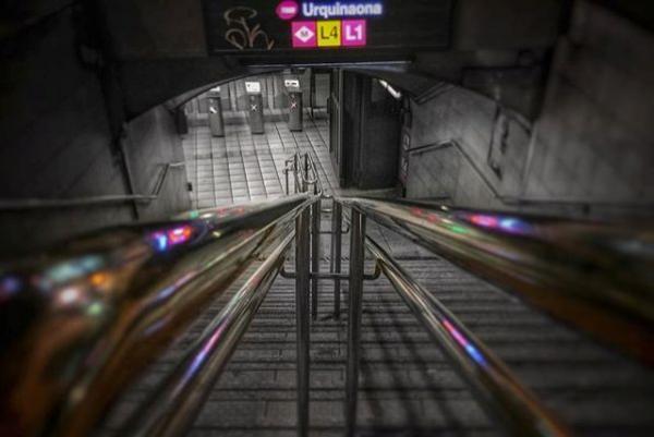 Imatge de les escales de l'estació d'Urquinaona / Fotografia: Instagram TheSolitudeOfTracks