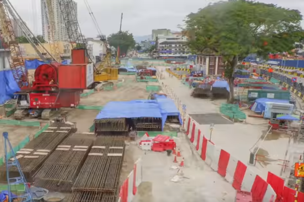 Imatge del vídeo time-lapse de la construcció de la línia SSP, a Kuala Lumpur / Canal de Youtube de  MMC Gamuda MRT