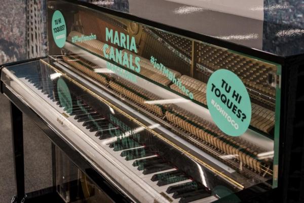 Un piano al metro amenitza els viatges durant el Concurs Maria Canals / Foto: Pep Herrero