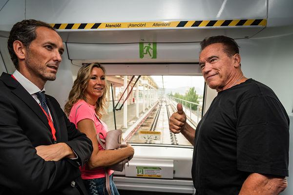 L'actor en un moment del viatge que va fer en metro fins a l'estació de Foc de la L10S / Foto: Pep Herrero (TMB)