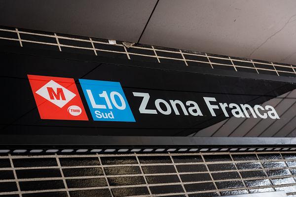 Rètol de l'estació de Zona Franca de la L10 Sud de metro / Foto: Pep Herrero (TMB)
