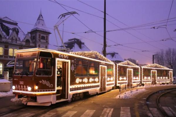 El tramvia d'Advent de Miskolc funciona cada Nadal des de fa 8 anys / Foto: Facebook  MVK
