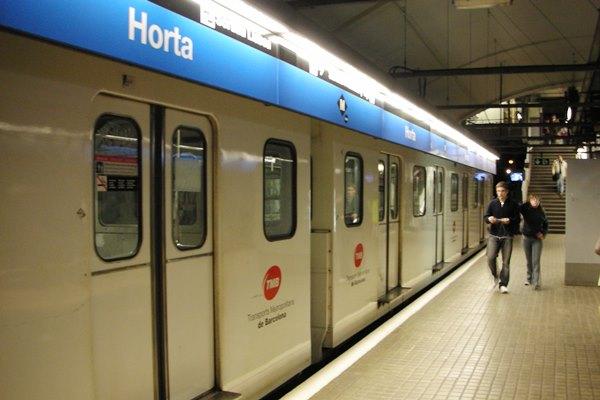 Tren de la sèrie 1000 a Horta, l'últim dia que va circular amb passatgers, el 20 de març del 2007 / Foto: TMB