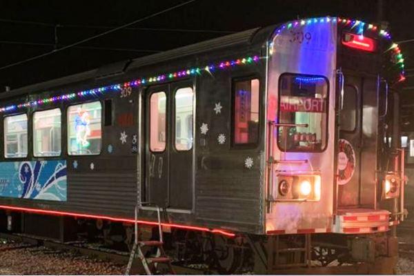 Un dels trens del Greater Cleveland RTA guarnit de Nadal / Foto: Greater Cleveland RTA
