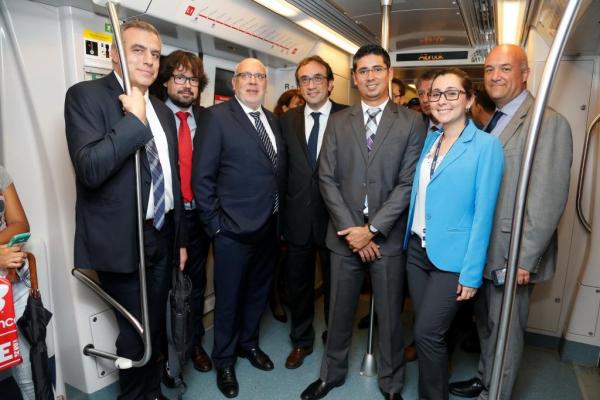 Els consellers Rull i Baiget, amb responsables de TMB i del metro de Panamà, en un tren de la línia 1 / Foto: Port de Barcelona
