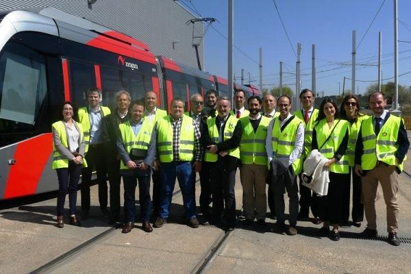 Participants a la jornada en una visita a instal·lacions de Tranvía de Zaragoza / Foto: Tranvía de Zaragoza