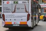 Autobús X1 circulant per la plaça Francesc Macià / Foto: Pep Herrero (TMB)