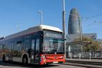 L'autobús d'hidrogen circulant en proves per la zona de Glòries / Foto: Miguel Ángel Cuartero (TMB)