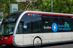 Bus elèctric en el punt de càrrega de la línia H16