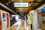 Nova pantalla que mostra el pas del proper tren a l'andana de Can Boixeres / Foto: Pep Herrero (TMB)