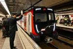 Diversos actors i actrius amb la indumentària dels anys 20 han fet viatjar al passat als usuaris del metro el dia del seu centenari / Foto: Pep Herrero (TMB)