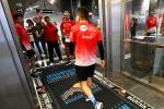 Cronoescalada solidària al metro de Barcelona. /Foto: Pep Herrero (TMB)
