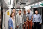 El conseller delegat de TMB, Xavier Flores; el director de la xarxa de Metro, Òscar Playà i la directora de comunicació de TMB, Mònica Peinado, amb directius de metro en l'acte de posada en servei del darrer tren 7000 / Foto: Miguel Ángel Cuartero (TMB)