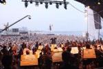 Orquestra i públic a una edició anterior de 'Clàssica a la platja' / Foto : Barcelona Obertura