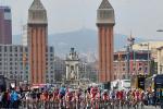 Els ciclistes a l'avinguda Maria Cristina a l'edició 2015 de la Volta / Foto: Ajuntament de Barcelona