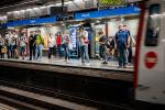 Un tren entra a l'estació de Diagonal de la línia 5 de metro / Foto: Pep Herrero (TMB)