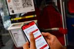 El nou bitllet senzill online de bus es pot adquirir a través de la TMB App / Foto: Pep Herrero (TMB)