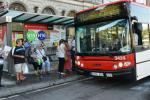 Bus V15 a la parada de Catalunya / Foto: TMB