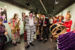 Un grup de pallassos assistents a la visita de l'exposició / Foto: Pep Herrero (TMB)