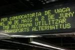 Cartell informatiu sobre les vagues d'aquesta setmana al metro / Foto: TMB