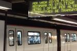 Cartell lluminós d'avís sobre la vaga de metro / Foto: TMB