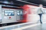 Un tren del metro de Barcelona en moviment / Foto: Pep Herrero (TMB)