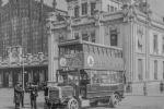 L'autobús Tilling Stevens en servei regular de la CGA davant l’Estació del Nord als anys 20 / Foto: Fundació TMB