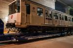 Càrrega dels vehicles del primer tren 2100 a reformar, al taller del Triangle Ferroviari / Foto: Pep Herrero (TMB)