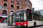 Bus de la línia H12 arribant a la Plaça d'Espanya / Foto: Miguel Ángel Cuartero (TMB)