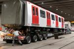 El primer cotxe en el transport especial amb què va arribar al taller / Foto: Miguel Ángel Cuartero (TMB)