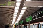 Tren estacionat a l'estació Canyelles de la línia 3 de metro / Foto: TMB