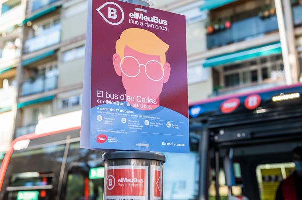 Cartell informatiu del nou servei El meu Bus a Montbau / Foto: Pep Herrero (TMB)