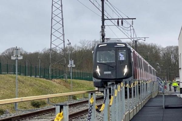 El tren de proves estacionat al centre d'assajos d'Alstom / Foto: TMB