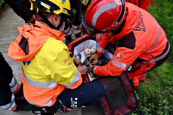 El dispositiu ha simulat el rescat d'un nadó / Foto: Pep Herrero (TMB)