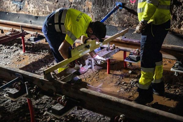 Muntatge de via entre La Sagrera i Congrés / Foto: Pep Herrero (TMB) Muntatge de via entre La Sagrera i Congrés / Foto: Pep Herrero (TMB)