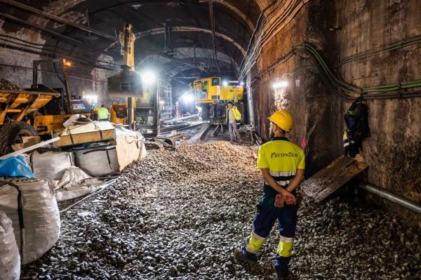 Obra del nou aparell de via a l'entrada de La Sagrera / Foto: Pep Herrero (TMB) Obra del nou aparell de via a l'entrada de La Sagrera / Foto: Pep Herrero (TMB)