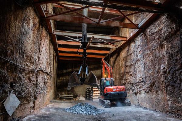 Entrada de balast pel pou de Sagrada Família / Foto: Pep Herrero (TMB) Entrada de balast pel pou de Sagrada Família / Foto: Pep Herrero (TMB)