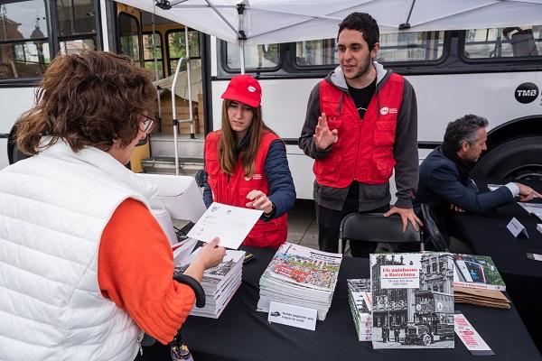 Dues parades de llibres de TMB van estar obertes durant el dia de Sant Jordi / Foto: Pep Herrero