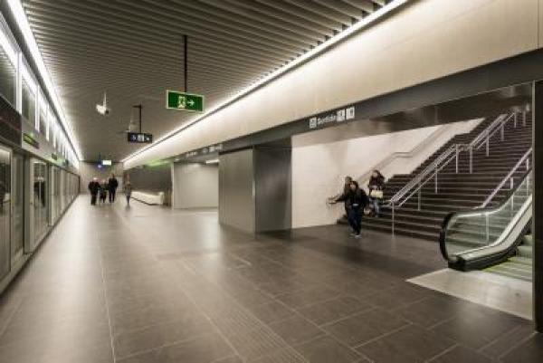 Andana de l'estació Les Moreres / Foto: Pep Herrero Andana de l'estació Les Moreres / Foto: Pep Herrero