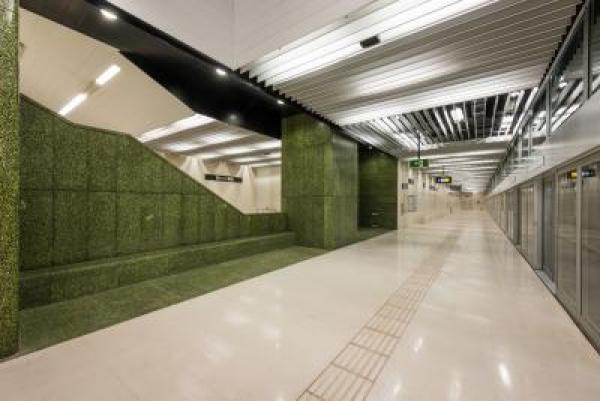 Tons verds en els revestiments de les columnes de Mas Blau / Foto: Pep Herrero Tons verds en els revestiments de les columnes de Mas Blau / Foto: Pep Herrero