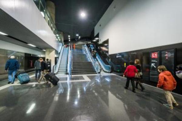 Interior de l'estació Torrassa de la línia 9 Sud / Foto: Pep Herrero Interior de l'estació Torrassa de la línia 9 Sud / Foto: Pep Herrero