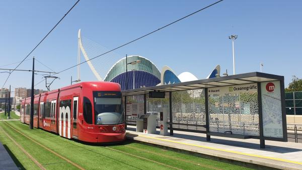 Tren a l'estació Oceanogràfic de la línia 10. /Foto: FGV