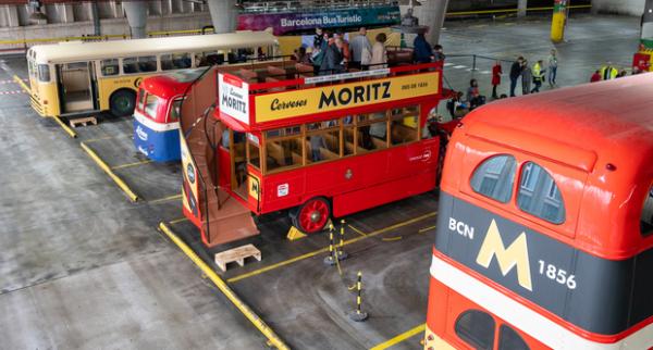 Els quatre busos històrics que van participar a la festa