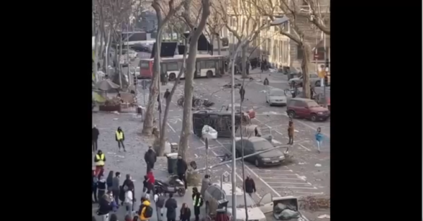 Rodatge aquest any de Bird Box als carrers de Barcelona / Foto: Captura de vídeo a 'Mario Casas live' Fan Page a Facebook