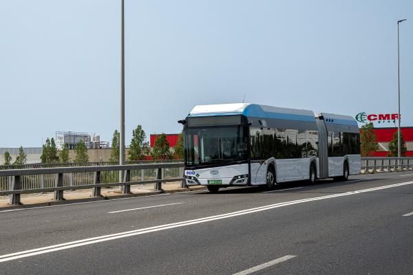 El nou bus articulat d'hidrogen de Solaris. /Foto: M.A. CUARTERO (TMB)