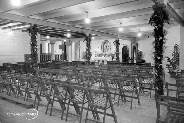 Interior de la capella a l’edifici Jocs Florals l'any 1948 / Foto: Puig Farran (FundacióTMB)