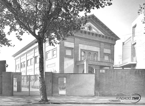 Edifici de l’escola l'any 1950 / Foto: Fundació TMB