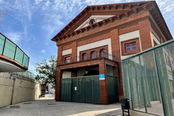 Seu inicial de les Escoles Comercials Montserrat, a l'actualitat. Avui és l'escola pública Cavall Bernat / Foto: Marta Espinosa
